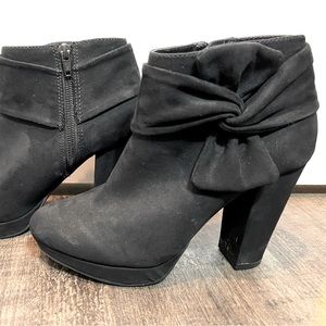 LC Lauren Conrad Black Suede Side Zip High Heel Ankle Boots Size 7